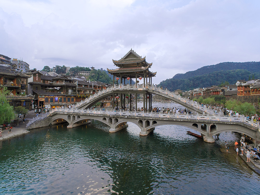 9.鳳凰風(fēng)、雪、雨、霧橋  配圖1.jpg